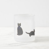 キュートな黒猫子猫 フロストグラスマグカップ (中央)