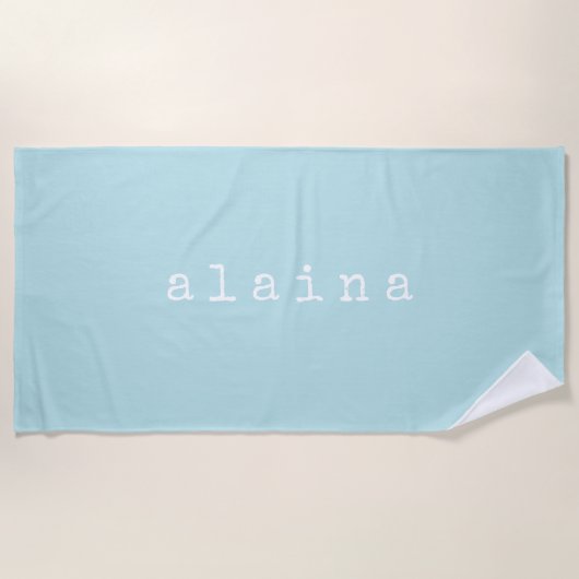 キュートアクアブルーモノグラムのタイプライターレタリング ビーチタオル (正面)