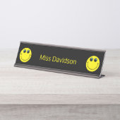 キュートイエロー絵文字先生 デスクネームプレート (正面)