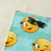 キュートウィンキング顔Eモジ ビーチタオル (インサイチュ)