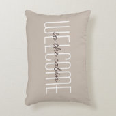 キュートウェルカムトゥザキャビン引用文タンモダン アクセントクッション (正面(垂直))