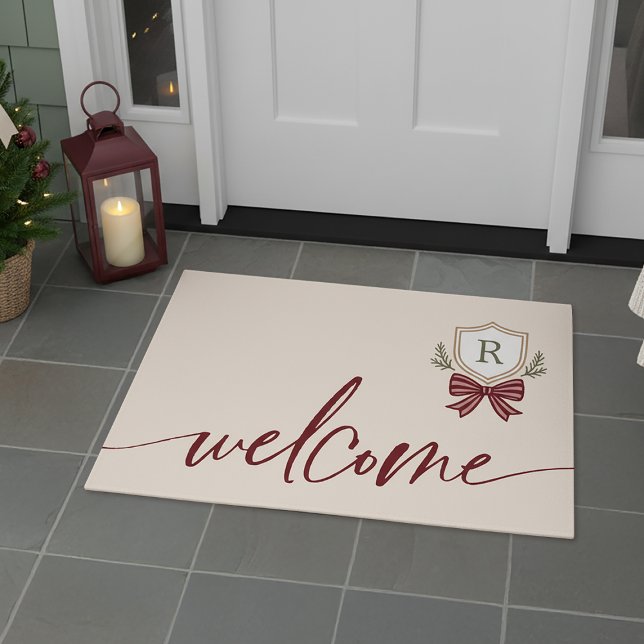 キュートウェルカムモノグラムクレストホリデーボークリスマス ドアマット (Shown on a 24" x 36" doormat)