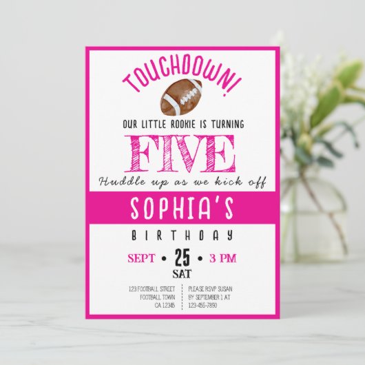 キュートウォーター色のルーキーサッカーガール誕生日 招待状 (スタンド正面)