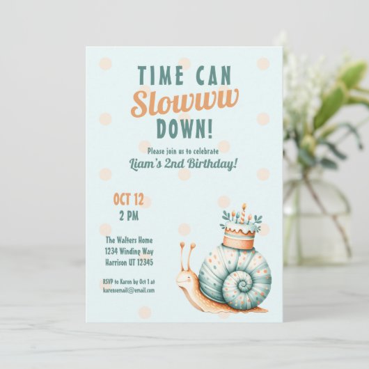 キュートウッドランドカタツムリのタイムフライ誕生日 招待状 (スタンド正面)
