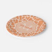 キュートオレンジキリンプリントモノグラムと名前 ペーパープレート (アングル)
