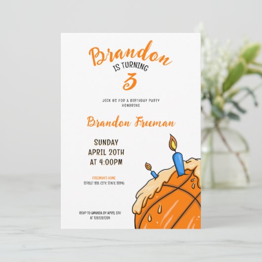 キュートオレンジ&ホワイトクリームケーキバスケットボール誕生日 招待状 (スタンド正面)