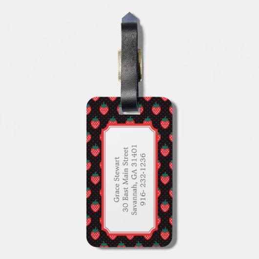 キュートガーリーなピンクのイチゴ柄モノグラム ラゲッジタグ (裏面縦)
