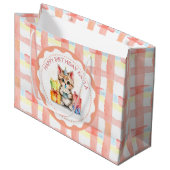 キュートキットンコーラルプレイドパーソナライズされた誕生日 ラージペーパーバッグ (正面アングル)