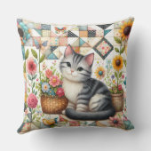 キュートキャットオンフローラキルトコテージコアアート クッション (裏面)