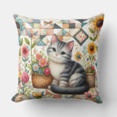 キュートキャットオンフローラキルトコテージコアアート クッション (正面)