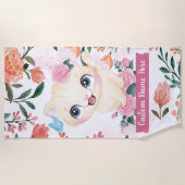 キュートキャットピンクローズ赤面フラワーズ名前をカスタムする ビーチタオル (正面)