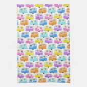 キュートクリスマスキャンパーヴィンテージトレーラーRVクリスマス キッチンタオル (縦)