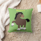 キュートクレイデール荷車を引く馬の漫画イラストレーション クッション (ブランケット)