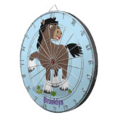 キュートクレイデール荷車を引く馬の漫画イラストレーション ダーツボード (正面右)