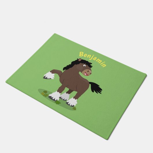 キュートクレイデール荷車を引く馬の漫画イラストレーション ドアマット (アングル)