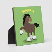 キュートクレイデール荷車を引く馬の漫画イラストレーション フォトプラーク (正面)