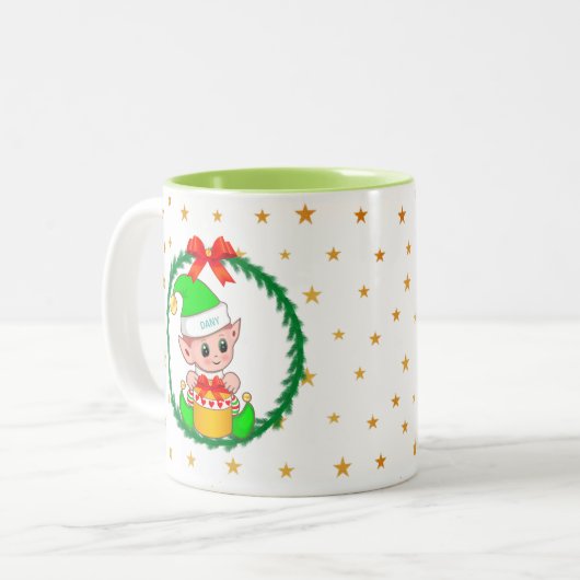 キュートグリーンクリスマス小妖精や小人パインリース&スターズ ツートーンマグカップ (正面左)