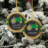 キュートグリーントラクター初めてのクリスマスフェイクウッド セラミックオーナメント