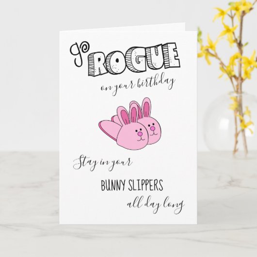 キュートゴーおもしろいローグローグピンクバニースリッパ誕生日 カード (黄色い花)
