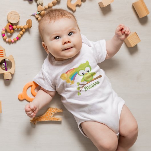 キュートサンパッツクデイフクロウカスタムアイリッシュ ベビーボディスーツ