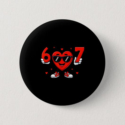キュートシックスセブン 67 アルファ世代 缶バッジ (正面)