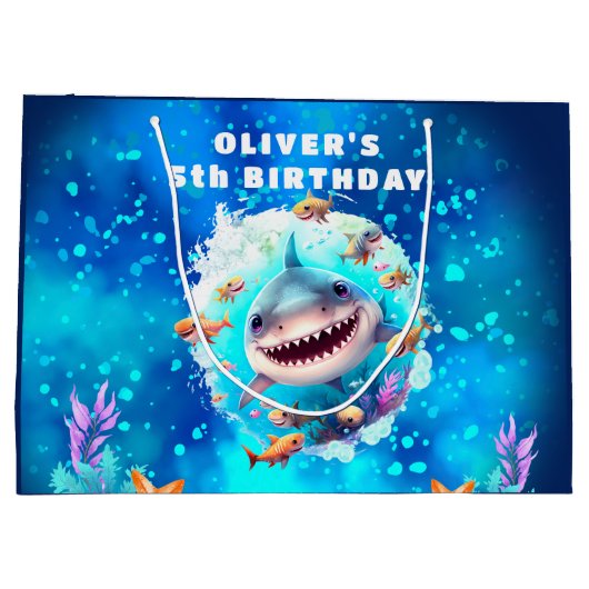 キュートシャークボーイ誕生日ブルーネーム抱き枕 ラージペーパーバッグ (裏面)