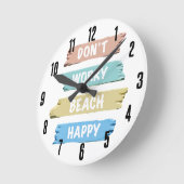キュートシンプルパステル心配しないビーチハッピー ラウンド壁時計 (傾斜)