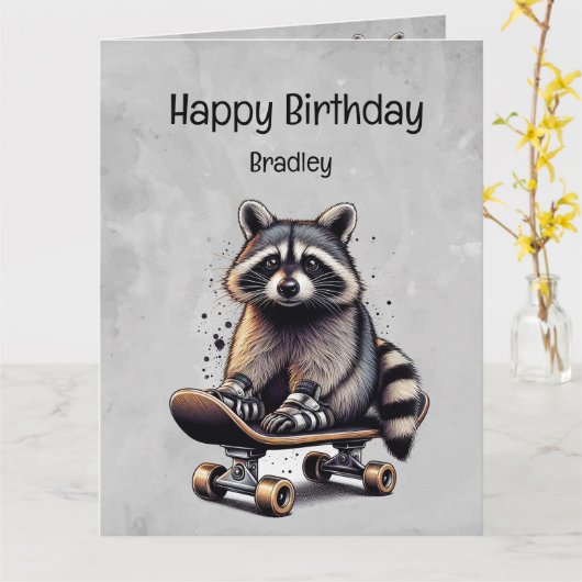 キュートスケートボードラクーンおもしろい動物誕生日 カード (黄色い花)