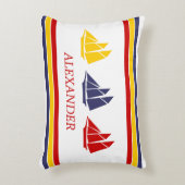キュートネイビーブルーレッドイエローセーリングボートストライプ航海の アクセントクッション (正面(垂直))