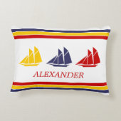 キュートネイビーブルーレッドイエローセーリングボートストライプ航海の アクセントクッション (裏面)