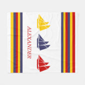 キュートネイビーブルーレッドイエローセーリングボートストライプ航海の フリースブランケット (正面(横))
