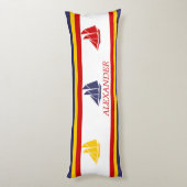 キュートネイビーブルーレッドイエローセーリングボートストライプ航海の ボディピロー (裏面 (縦))