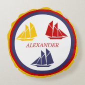 キュートネイビーブルーレッドイエローセーリングボートストライプ航海の ラウンドクッション (裏面)