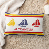 キュートネイビーブルーレッドイエローセーリングボートストライプ航海の ランバークッション (ブランケット)