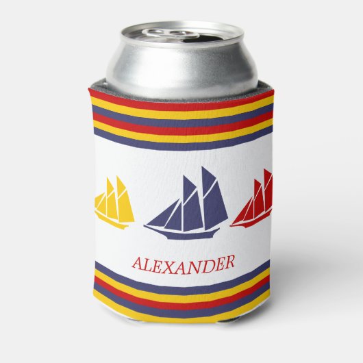 キュートネイビーブルーレッドイエローセーリングボートストライプ航海の 缶クーラー (缶裏面)