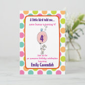 キュートバニーホールディングザバルーン水玉模様誕生日 招待状 (スタンド正面)