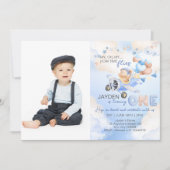 キュートパステルブルーブラウンベビーベアオン飛行機 招待状 (正面)