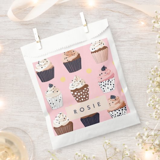 キュートパーソナライズされたなカップケーキ フェイバーバッグ (クリップ留めされた状態)