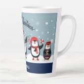 キュートパーソナライズされたホリデーペンギン カフェラテマグ (右)