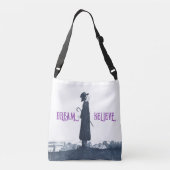 キュートビクトリアンマンドリーム信じ引用文 クロスボディバッグ (裏面)