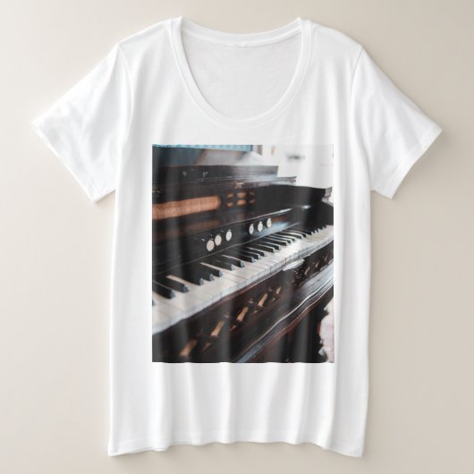 キュートピアノデザイン プラスサイズTシャツ (デザイン正面)
