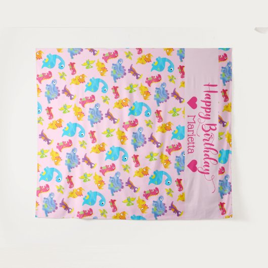 キュートピガーリーンクカラフル恐竜テーマ誕生日 タペストリー (正面(横))