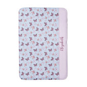 キュートピンクとブルーバタフライ名前をカスタムする ガーリー バスマット (正面縦)