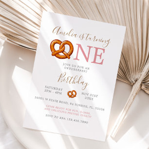 キュートピンクオクトバーフェストプレッツェルターニングワン誕生日 招待状