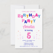 キュートピンクカラフルスタータイポグラフィガール誕生日 招待状 (正面)