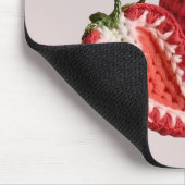 キュートピンクグラニーミニマルシックなクロチェットストロベリー マウスパッド (コーナー)