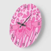 キュートピンクゼブラレオパードアニマルプリント&ガーリーボウ ラージ壁時計 (傾斜)