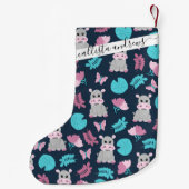 キュートピンクティール(緑がかった色)ヒッポフローラバタフライリリパッド スモールクリスマスストッキング (裏面)