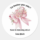 キュートピンクフローラボウガール誕生日 ラウンドシール (正面)