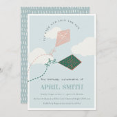 キュートピンクブルー飛んでいるカイトスカイクラウド誕生日 招待状 (正面/裏面)